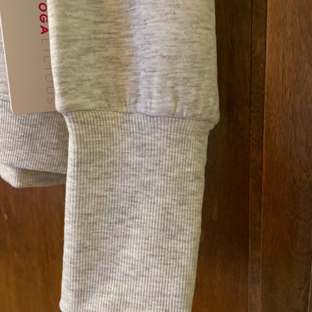 YOGALICIOUS Stephanie Sweatshirt! Size Large (L) / Super SOFT! READ ALL DETAILS - Picture 6 of 9
